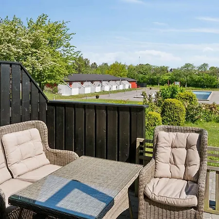 Apartament For 4 With Shared Pool *