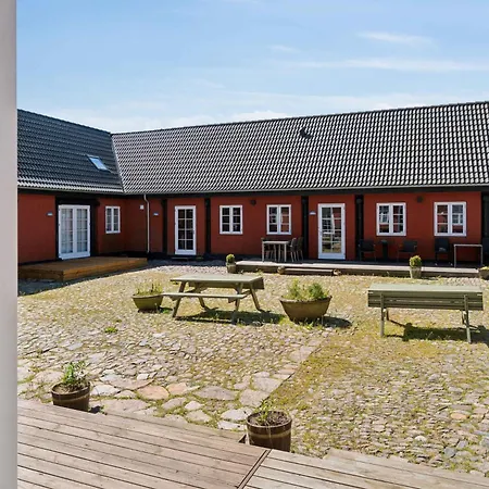 For 4 With Shared Pool Apartament Åkirkeby