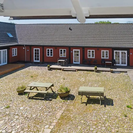 For 4 With Shared Pool Apartament Åkirkeby