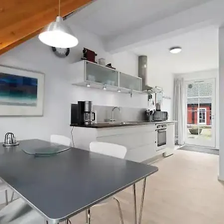 For 4 With Shared Pool Apartament Åkirkeby