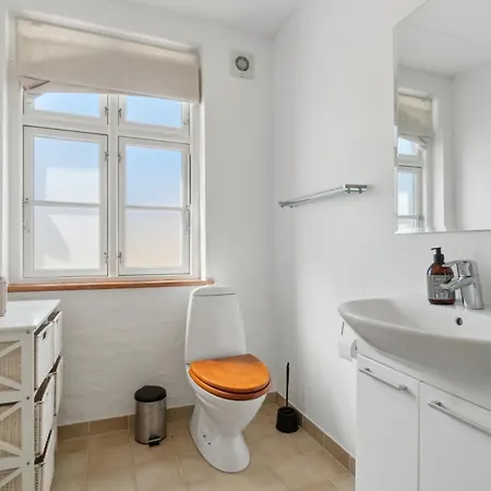 Apartament For 4 With Shared Pool Åkirkeby