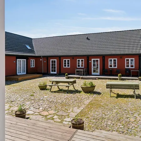 For 4 With Shared Pool Apartament Åkirkeby