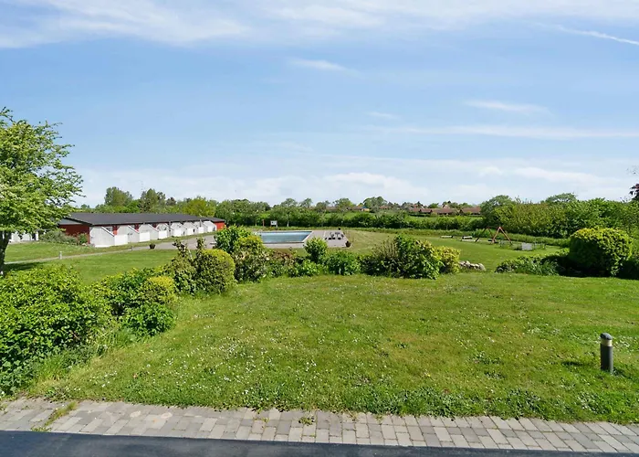 Apartamento For 4 With Shared Pool Åkirkeby