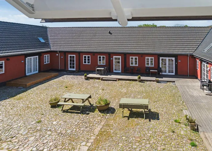 For 4 With Shared Pool Apartamento Åkirkeby